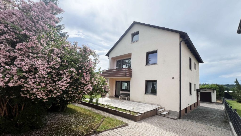 Zweifamilienhaus mit großem Grundstück in Diedorf bei Augsburg